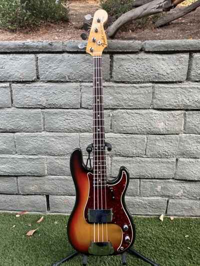 1973 Fender Precision Bass Electric Bass Guitar 3-Tone Sunburst All Original.