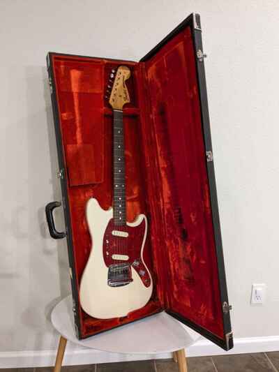 Vintage Fender Mustang Musicmaster Bronco Duosonic Red Lining Guitar Case