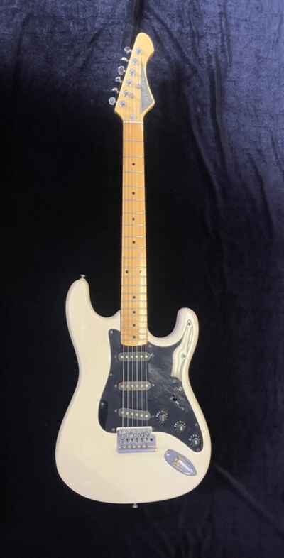 Martin -Late 1980s- Stinger SSX Electric Guitar - White - MIK w / Hard Case