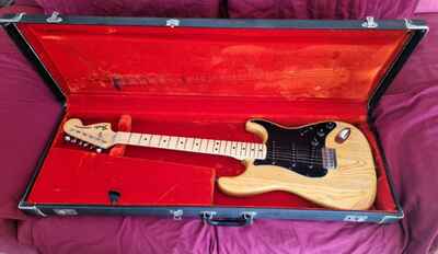 Chitarra Fender Stratocaster vintage del 1977 finitura trasparente