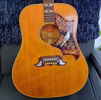 Gibson Dove 1963 vintage acoustic guitar in case, all original.