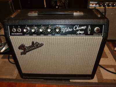 Vintage 1966 Fender Blackface Vibro-Champ Amp w / 10" Jensen speaker Clean!