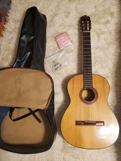 Acoustic guitar vintage Aria model 1675