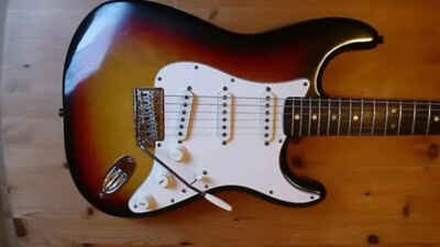 1975 FENDER STRATOCASTER USA