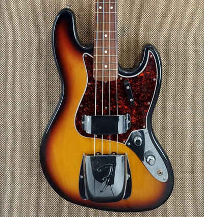 1992 Fender American Vintage 62 Jazz Bass - Super Clean - Tweed Case