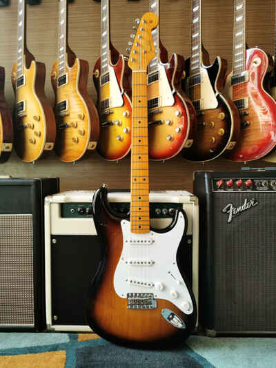 Fender 70th Anniv. American Vintage II 1954 Stratocaster 2024 - 2-Color Sunburst