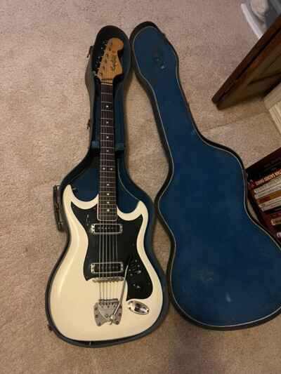 Vintage Hagstrom II with case