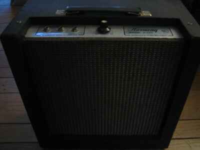 Vintage Harmony Model H 400 tube guitar amplifier excellent working condition