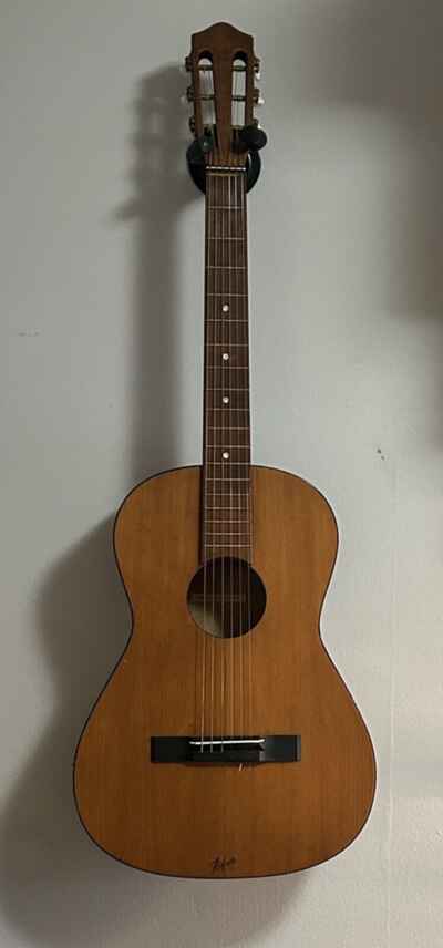 Beautiful 1950sor 1960s Hofner Parlor Guitar and Case