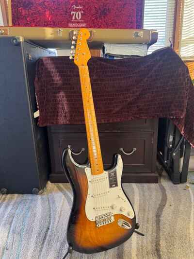 Fender 70th-anniversary American Vintage II 1954 Stratocaster - 2-color Sunburst