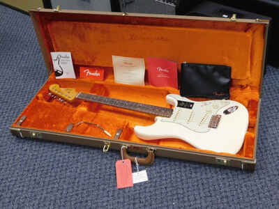 2025 Fender American Vintage II 1961 Stratocaster w / Case! Olympic White! NICE!!!