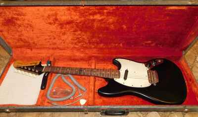 Vintage Fender Musicmaster 1974 Electric Guitar With Case As is condition I Read
