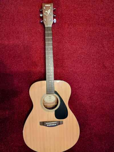 Yamaha FS-311, OOO size acoustic guitar, with case