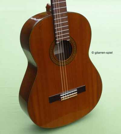 4 / 4 Konzert-Gitarre Yamaha G-230 Fichte Mahagoni Kult - klangstark bundrein Top!
