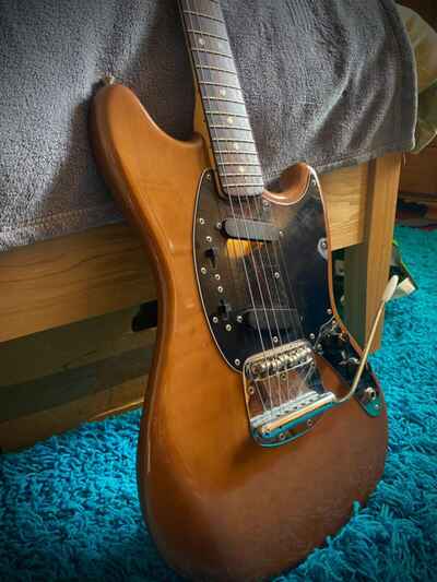 Fender USA Mustang 1975 - Mocha  /  Walnut.