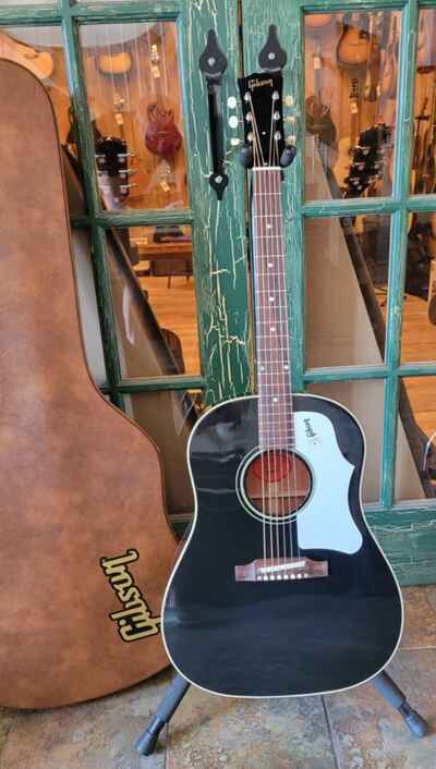 Gibson 1960s J-45 J45 Adjustable Bridge Acoustic Guitar in Ebony Black w /  Case