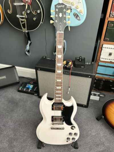 Epiphone 1961 Les Paul SG Standard Aged Classic White with case