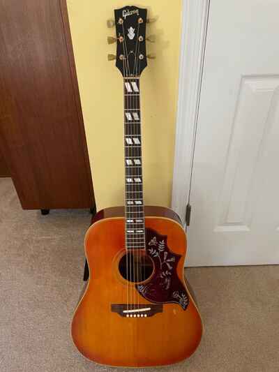 1966 Gibson Hummingbird Vintage Dreadnought Acoustic Guitar w /  Gibson Case