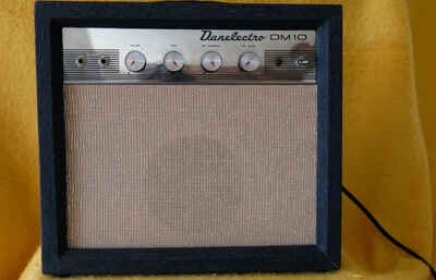 1965 Danelectro DM-10 Vintage Tube Amplifier