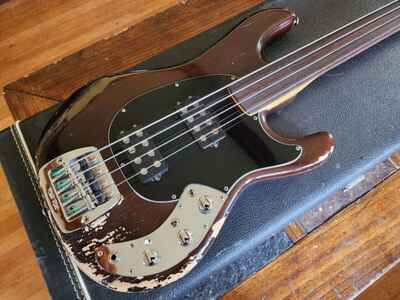 Music Man Sabre bass HH vintage pre-Ernie Ball w / hsc 1979 - brown