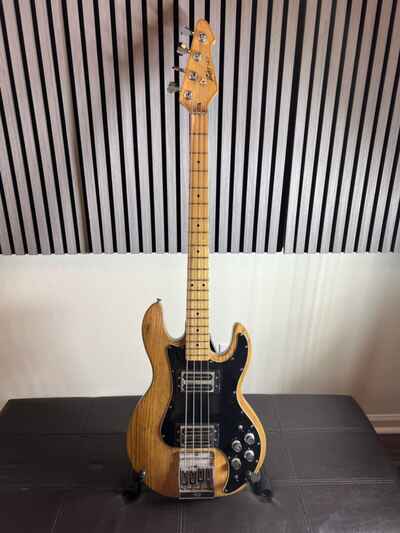 1982-Vintage Peavey T-40 Bass Guitar