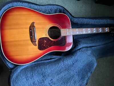 Suzuki acoustic guitar ,used. Replica of Gibson Hummingbird 1970