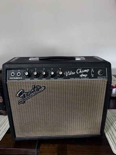 Vintage 1966 Fender Blackface Vibro-Champ Amp w / 10" Jensen speaker Clean!