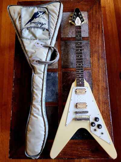 Aria Pro II FV-650D Flying V vintage MIJ 80s - white