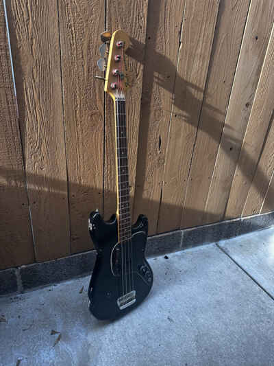 Vintage 1978 Fender Musicmaster Short Scale Electric Bass Guitar Black USA