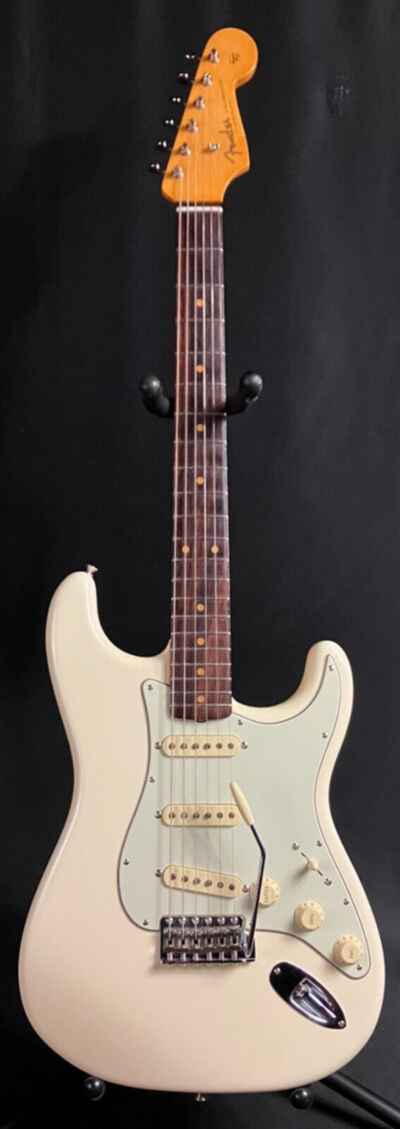 Fender American Vintage II Stratocaster Electric Guitar Olympic White w /  OHSC