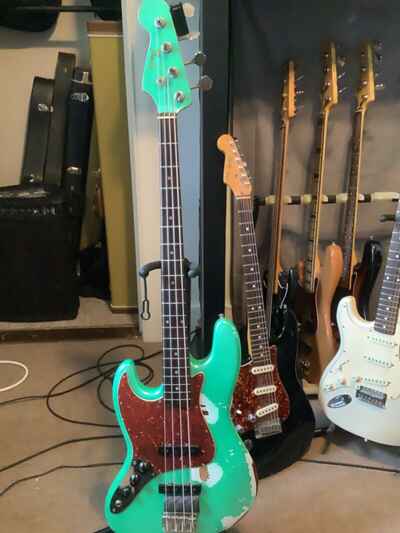 left-handed. 1962 fender jazz bass, old reunion, blues gig bag