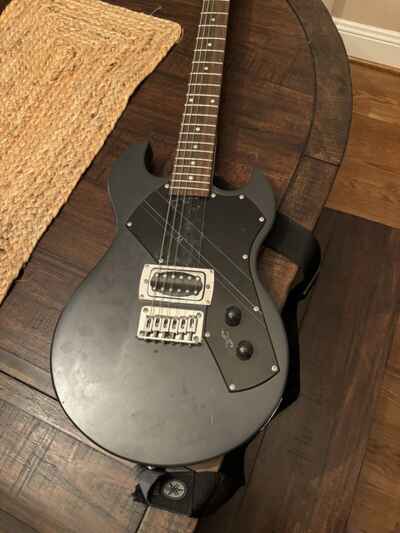 ADAM LEVINE First Act 222 - Black & Gray Electric Guitar