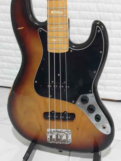 1975 Fender Jazz bass