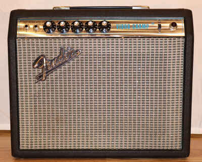 Vintage 1973 Fender Vibro Champ Silverface 6 Watt All Tube Guitar Amp. 8" Combo