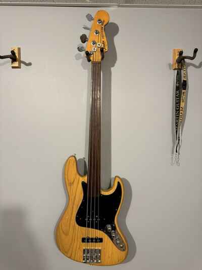 1977 Fender Precision Bass w /  Jazz Bass Body
