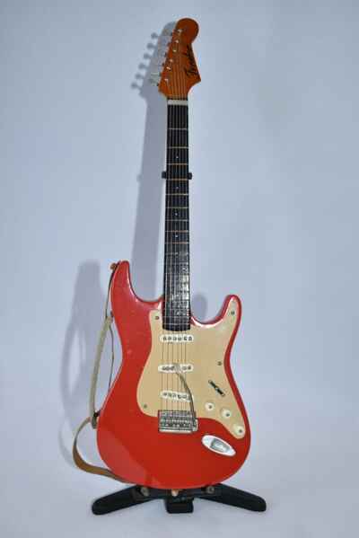 Vintage 1962 Fender Stratocaster The Shadows Hank Marvin Fiesta Red W /  Stand