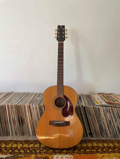 1972 Yamaha FG-75 Flattop Guitar w / Hardshell Case