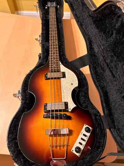 hofner ignition violin bass, sunburst, hardshell case, right handed