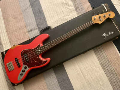 Fender Road Worn Jazz Base, Fiesta Red, Vintage Case