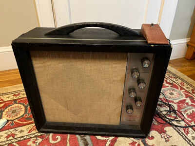 Vintage 1961 Sears Silvertone Danelectro 1472 Guitar Amp w / Footswitch (Works)