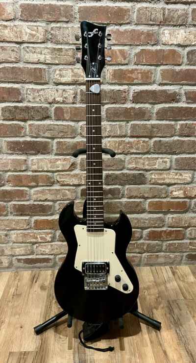 First Act Electric Guitar Adam Levine Black And White- MA2039 Amp- Adaptor-Cable