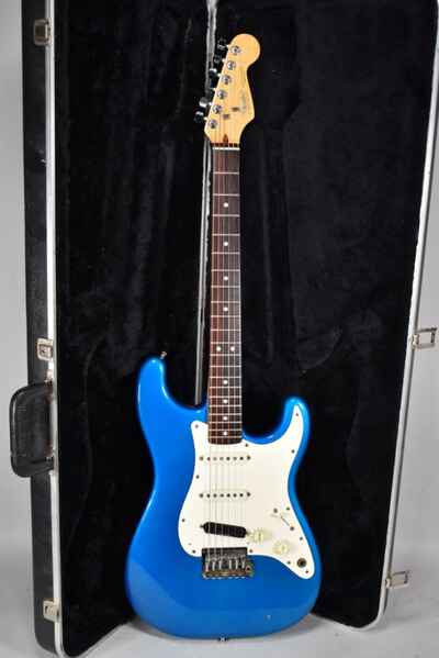 1983 Fender Standard Stratocaster Blue Finish Electric Guitar w / OHSC