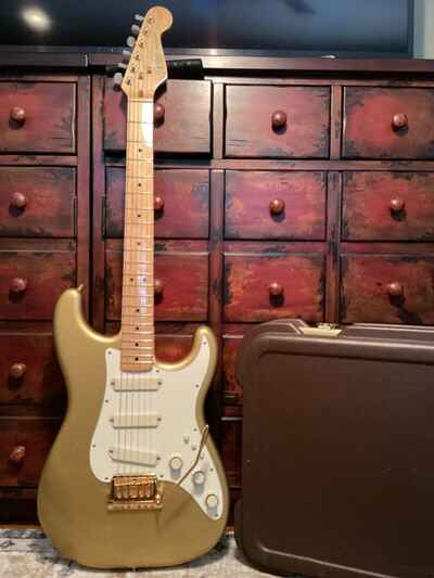 Fender Gold Elite Stratocaster with Maple Neck 1983 - 1984 Aztec Gold