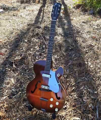 HARMONY ROCKET H54 from the Fall of 1965 DeArmond pickups