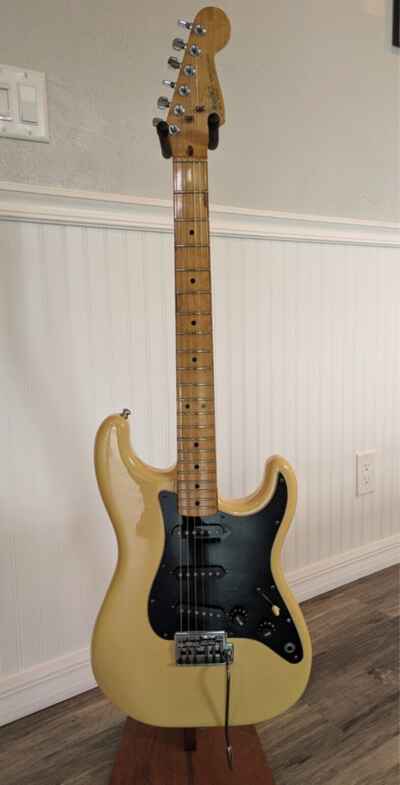 1983 Fender American Stratocaster Olympic White Maple Neck Trem