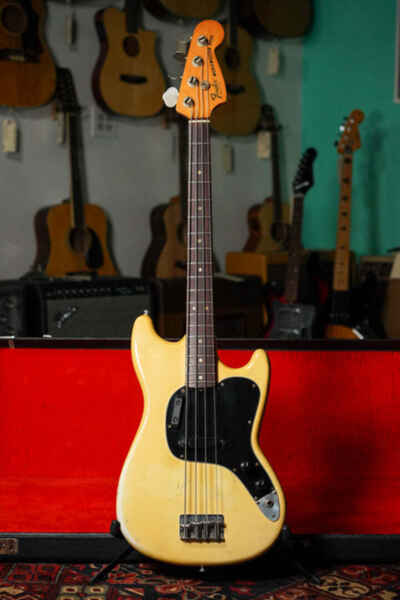 1978 Fender Musicmaster Bass Olympic White Finish W / OHSC