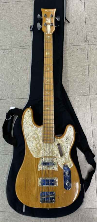 1970S AMPEG GEB 750 BIG STUD BASS W / GIG BAG