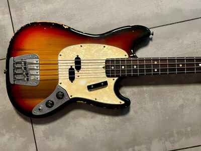 Early 1973 Fender Mustang Bass sunburst *all original, real vintage*