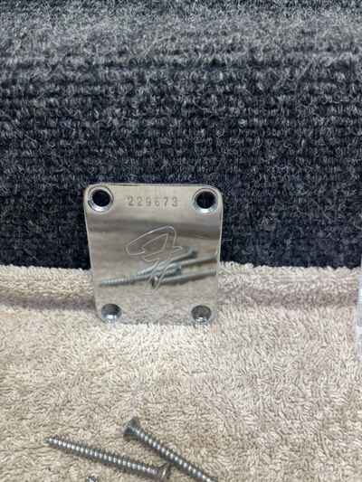 fender 1968 vintage strat ,tele neck plate