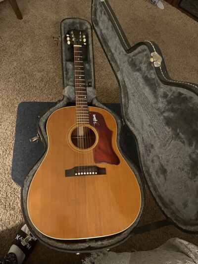 1968 Vintage Gibson J-50 Acoustic Guitar! All Original, Comes W / Case.